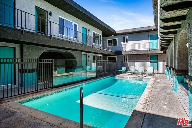 Building Photo - 6640 Woodley Ave Unit 101