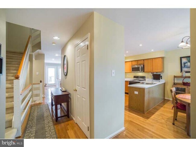 Photo - 427 Oakmont Ct