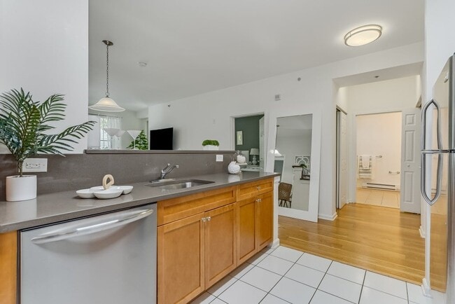 Photo - Pier Village Apartments