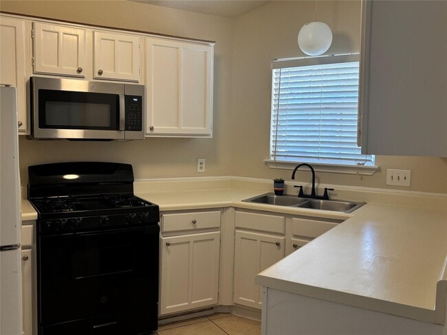 Photo - 17090 Kilwinning Dr