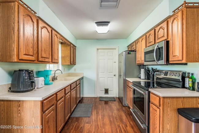 Photo - 3384 Elizabeth St