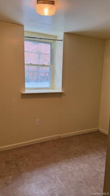 Photo - 959 E 227th St