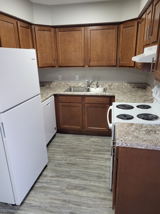 Photo - 335 Churchill Dr