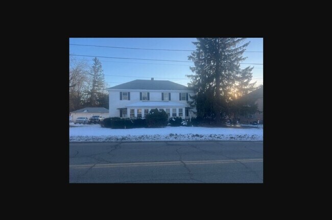 Photo - 465 Vernon Ave