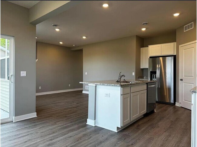 Photo - 12669 Erskin St NE