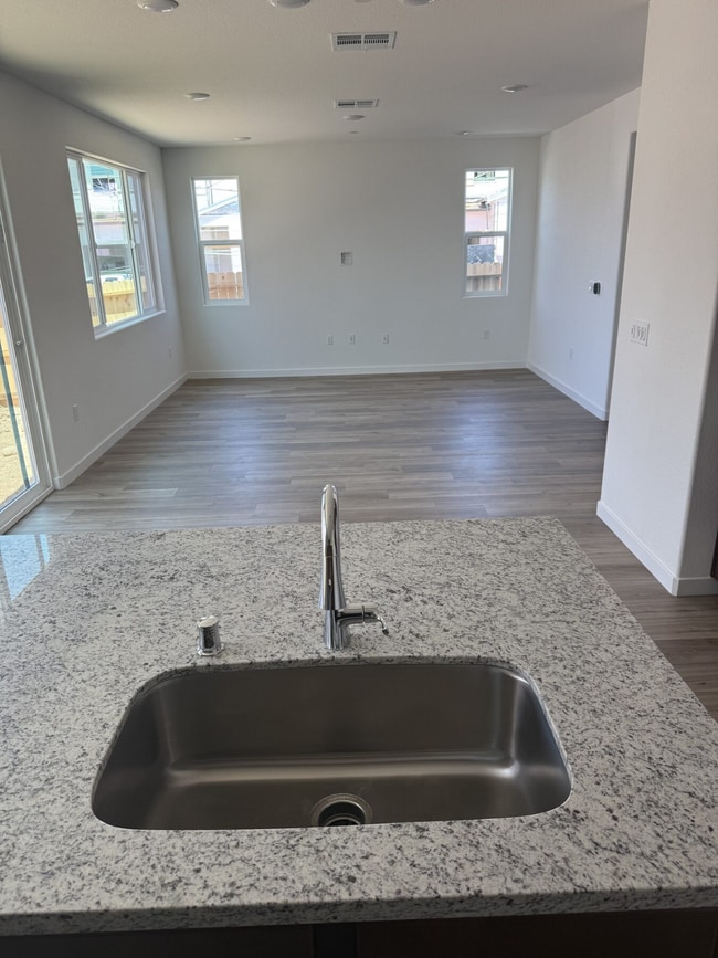 1392 Leonhardt Loop