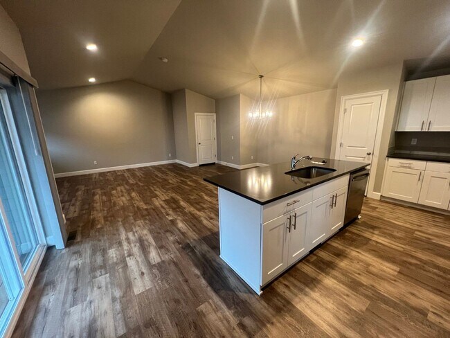 Photo - Spectacular views from this newer Redmond ...