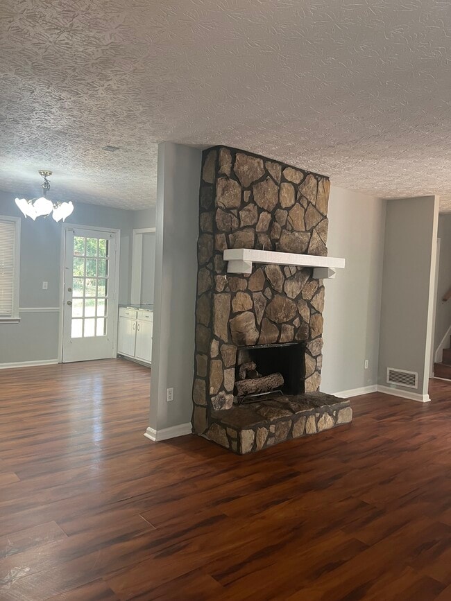 Building Photo - 1675 Oak Ridge Way NW Rental