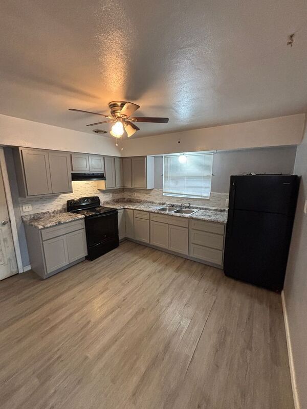 Photo - 924 Elias Ave