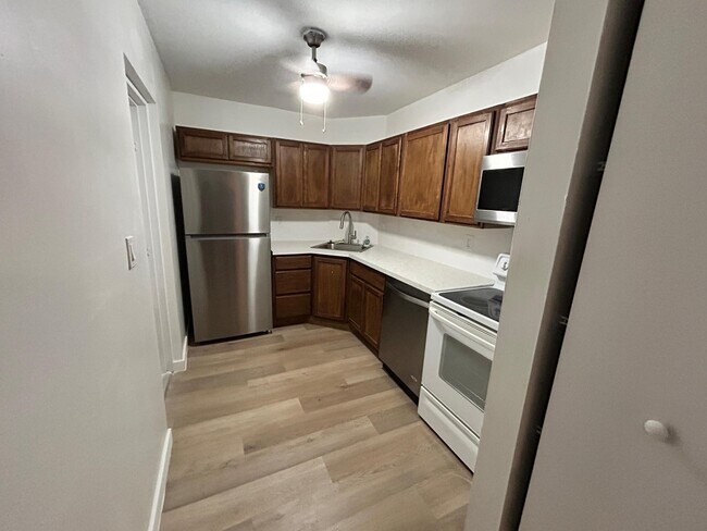 Photo - 3115 Oakland Shores Dr Unidad E103