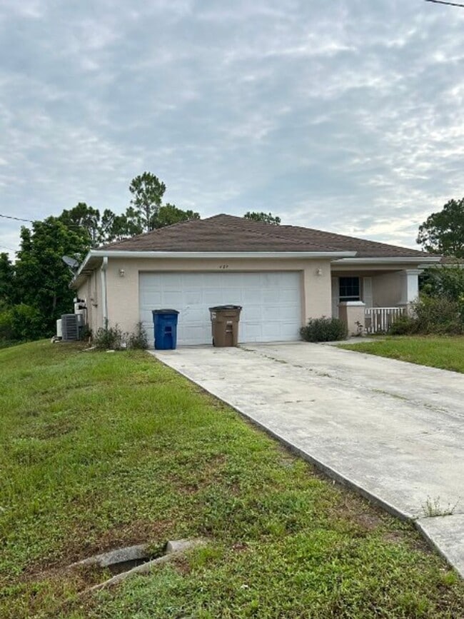 Photo - 409 La Perouse St