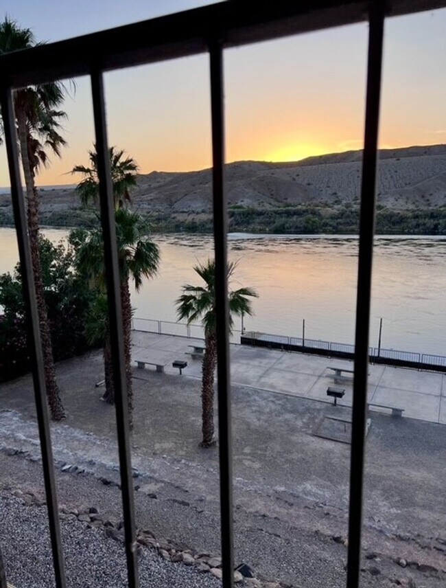 Photo - 2 BR WATERFRONT Fully Furnished/Utilities Included!! BEST SUNSET VIEW Unidad C210