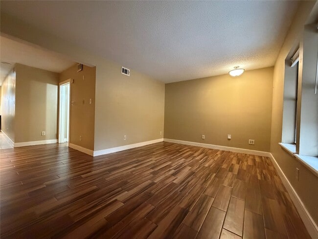 Building Photo - 1901 Brun St Unit D