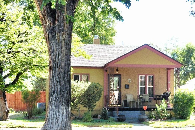 Building Photo - 600 W Orman Ave