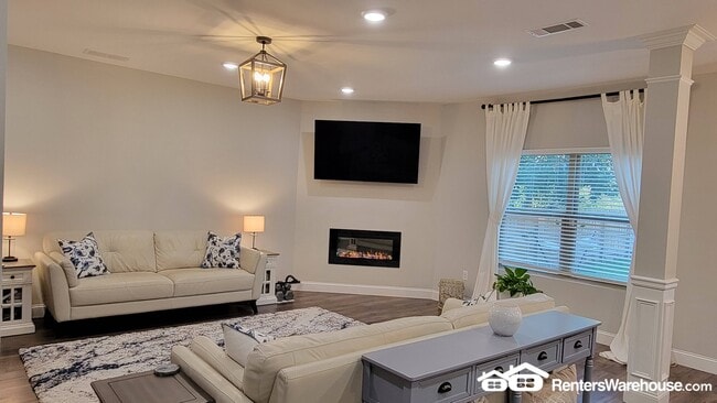 Photo - 1911 Baker Rd NW