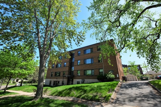 Laurel Apartments - Laurel Apartments