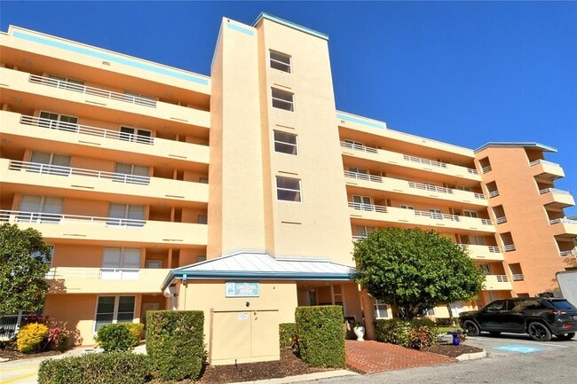 Building Photo - 4550 Pinebrook Cir Unit 303