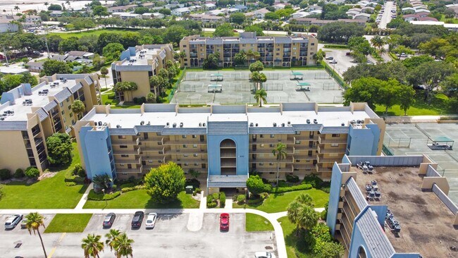 Photo - 2820 Tennis Club 204 Dr Unit 204