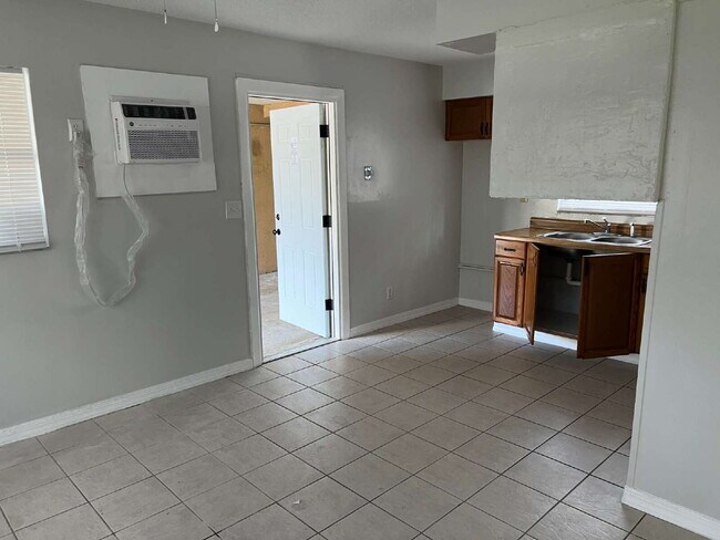 Photo - Charming 2BR/1BA in Quiet Alva – Fresh Pai...