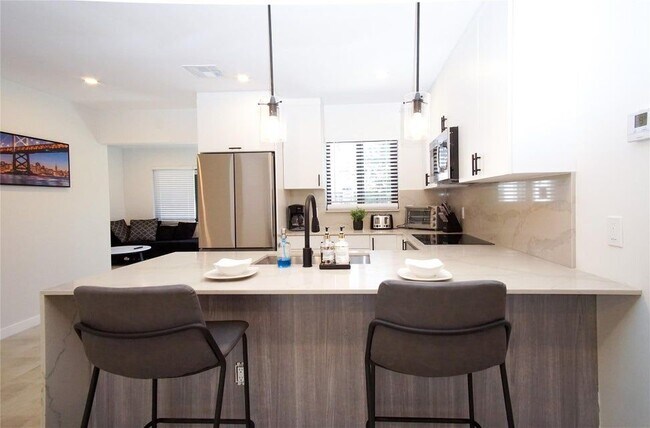 Photo - 4680 NE 5th Ave