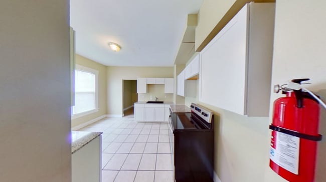 Photo - 305-307-307 E 19th Ave Unit 307