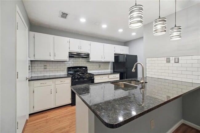 Photo - 1058 Mansfield Ct