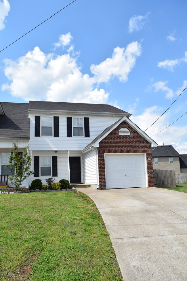 Photo - Wonderful 3 Bedroom 2 1/2 Bath Townhouse Now Available!