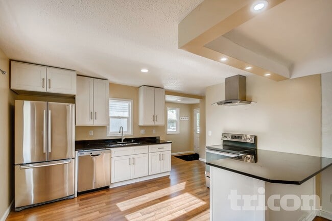 Photo - 2545 Edgerton St