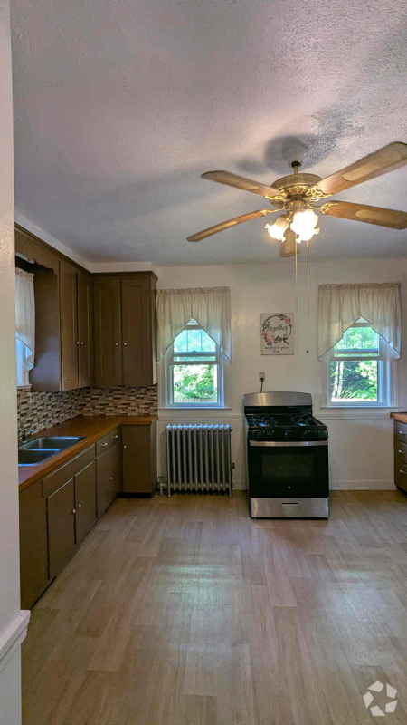 Building Photo - 3062 Pawtucket Ave Rental