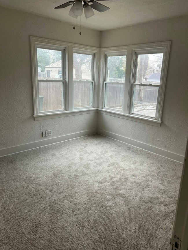 Photo - 224 E 7th St