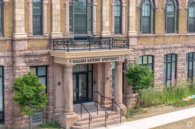 Photo - Niagara Gateway