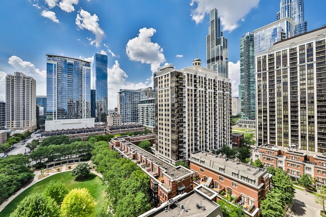 Building Photo - 1620 S Michigan Ave Unit 825