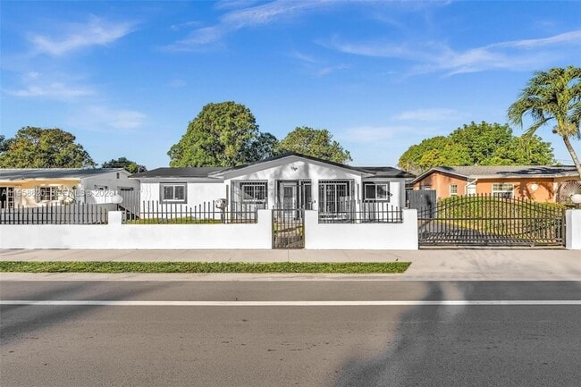 Building Photo - 560 Perviz Ave