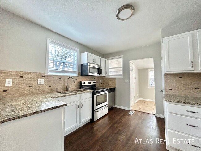 Photo - 1553 Ulster St