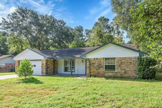 Photo - 345 Maple Ln