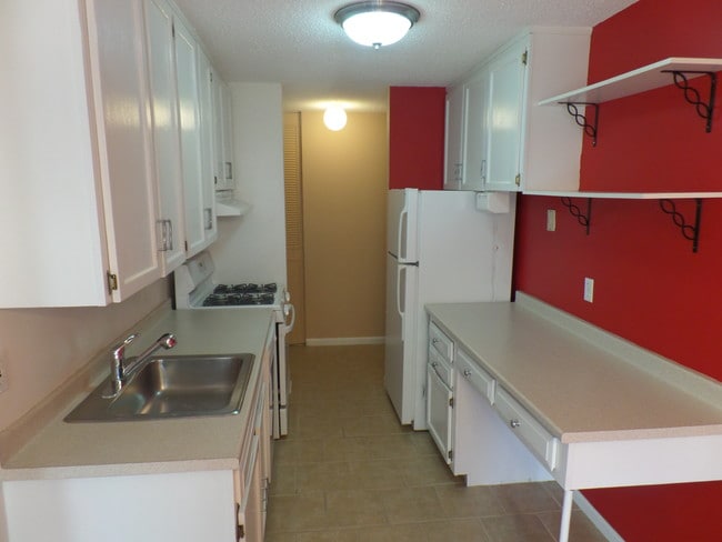 Kitchen - 37 S Quinsigamond Ave Unit 46E