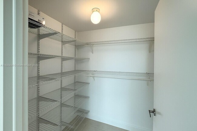 Photo - 350 S Miami Ave Unidad 1206