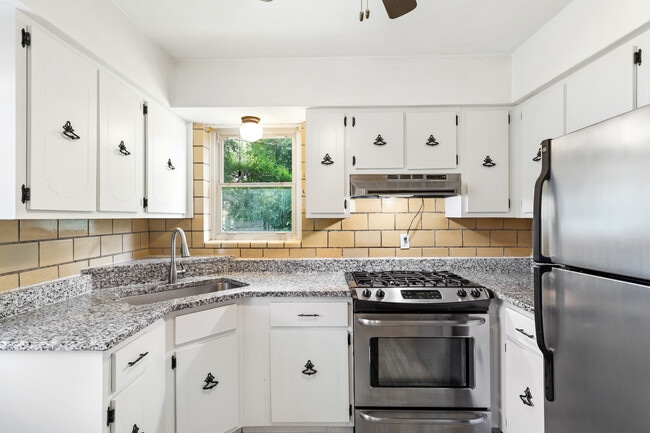 Photo - 1076 Wilshire Ave