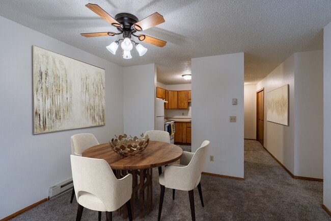 Fargo, Dakota del Norte Crescent Park Apartamentos | Comida