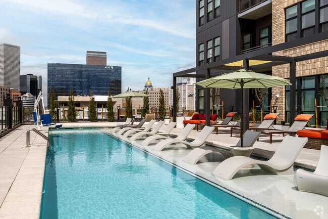 Building Photo - Ten50