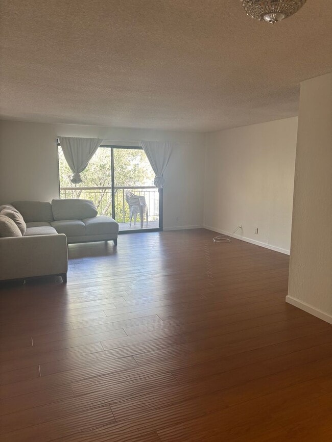 Photo - Spacious Upgraded Condo in The Keys – Waln... Unit 303