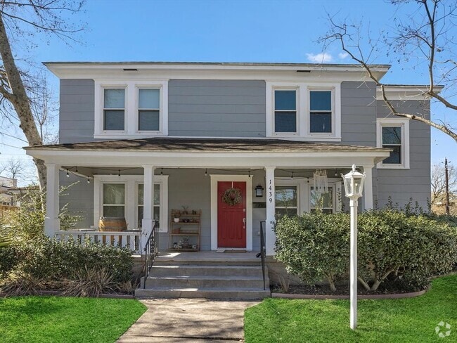 Building Photo - 402 W 15th St Rental