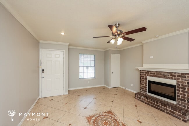 Photo - 323 Linkwood Dr