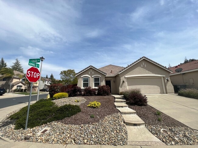 Three Bedroom Two Bath Stanford Ranch Home - Three Bedroom Two Bath Stanford Ranch Home