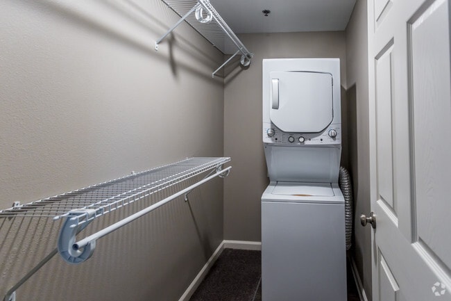 1 BR, 1 BA - 633 SF - In-Unit Laundry