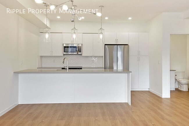 Photo - AMAZING 2 BEDS+ DEN/ 2.5 BATHS TOWNHOUSE