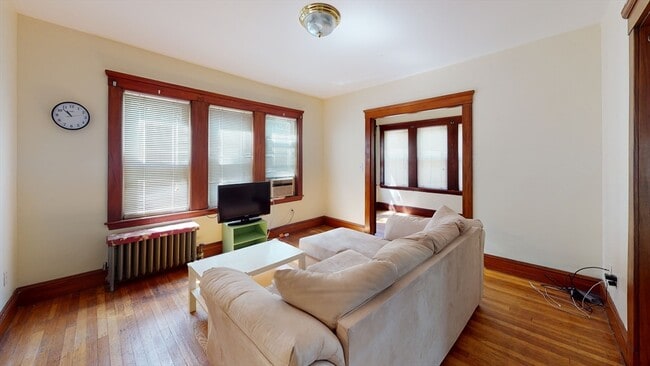 Photo - 47-49-49 Rockwell St Unidad 47