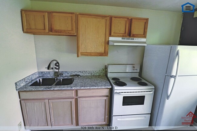 Photo - 928 30th Ave N