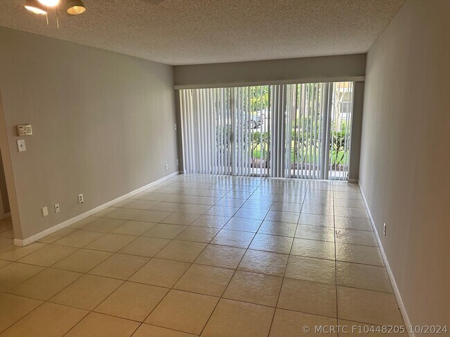 Photo - 9001 Wiles Rd