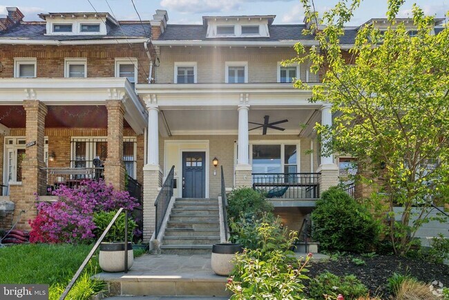 Building Photo - 4513 New Hampshire Ave NW Rental